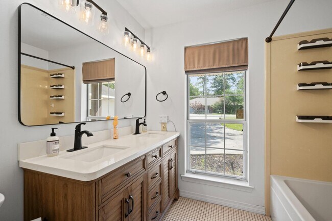 Building Photo - 87133 Golf Club Dr