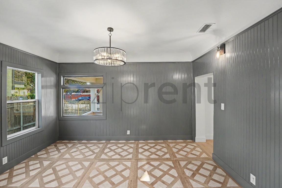 Building Photo - Unit