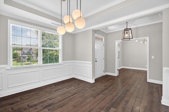 Building Photo - “5-Bedroom Home with Bonus Room & Resort-S...