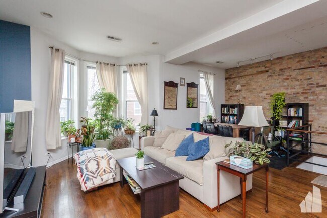 Building Photo - 2 bedroom in Chicago IL 60612