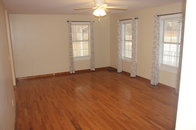 Building Photo - 190 Sheep Ranch Rd SE