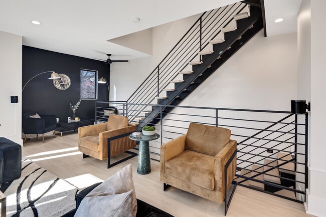 Building Photo - 400 E Pontotoc Ave