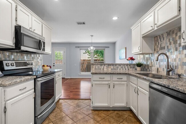 Building Photo - 1524 Briarcrest Dr