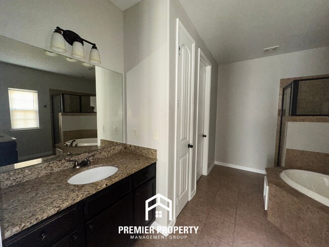 Building Photo - 2274 Southern Woods Dr