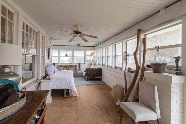 Building Photo - 108 Blount St