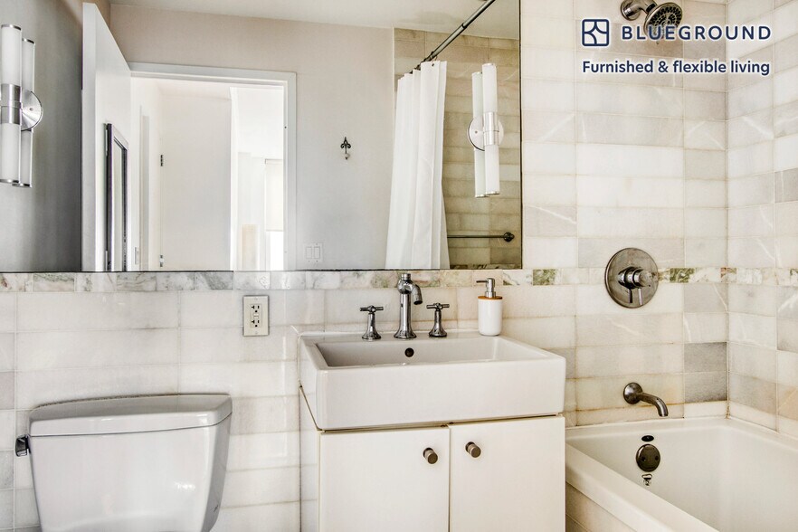 Building Photo - 635 W 42nd St