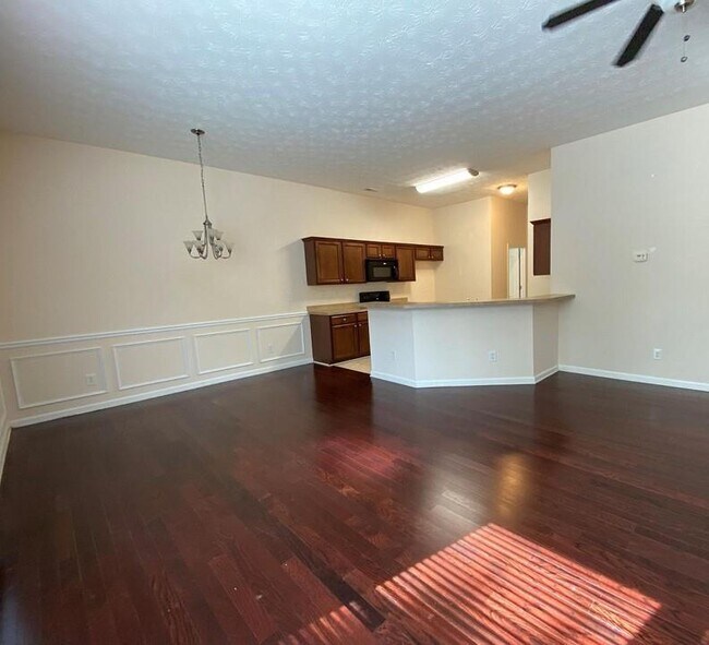 Building Photo - 207 Green Bridge Ct SE