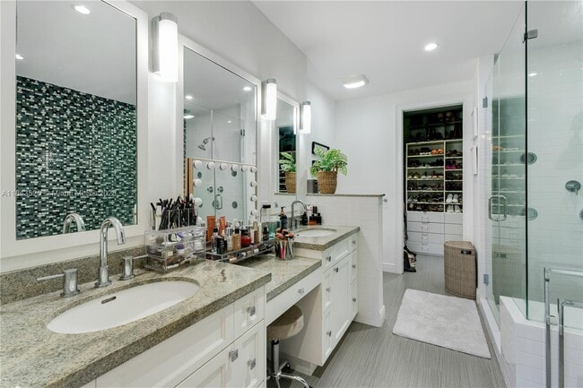 Building Photo - 6222 Paradise Point Dr