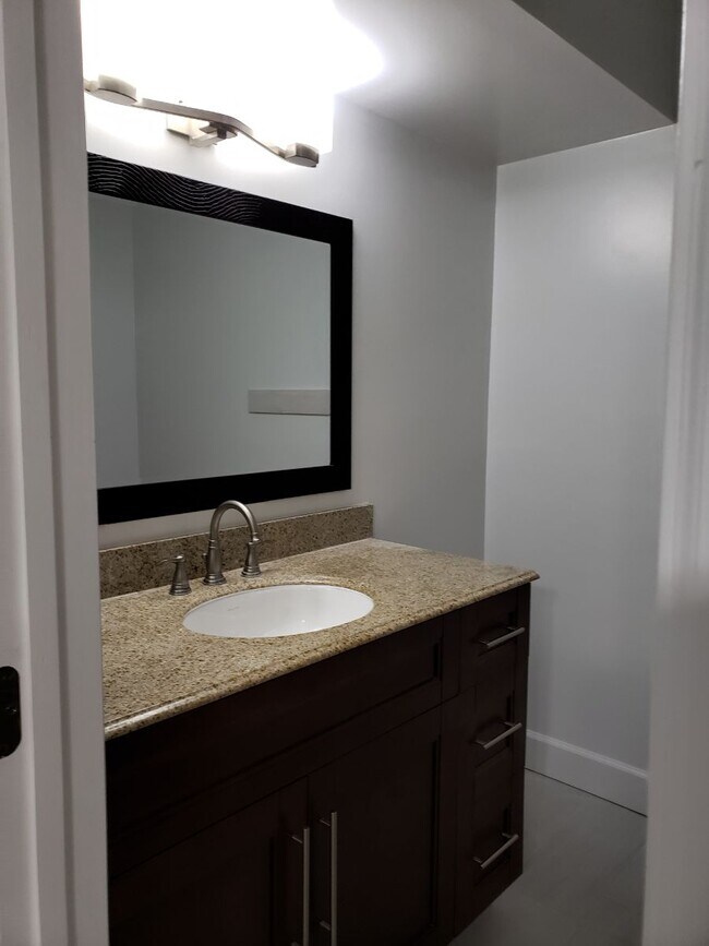 Building Photo - 7594 Courtyard Run W