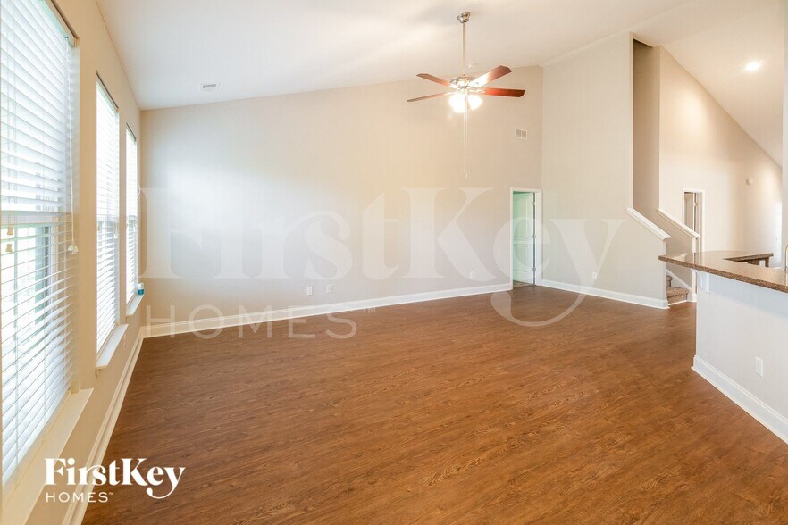 Building Photo - 107 Springbank Ct