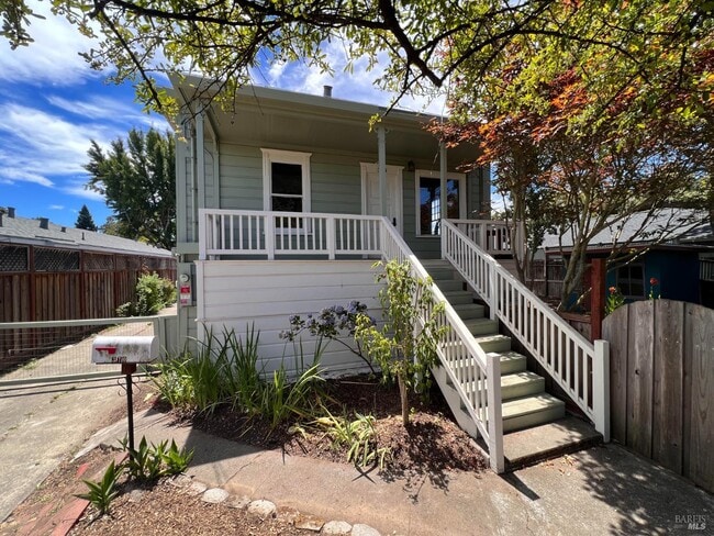 Building Photo - 310 Boyce St