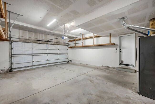 Building Photo - Enjoy this Spectacular Parklike backyard with Landscaping Included in Rent