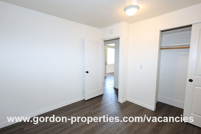Building Photo - SE Arista Dr - 2 bedroom unit in the heart...