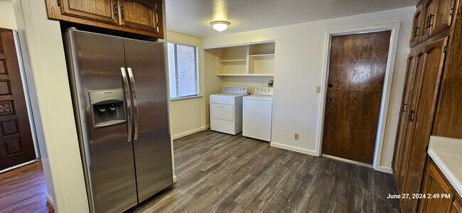 Building Photo - Creekridge Villas Single Story Condo in Ga...