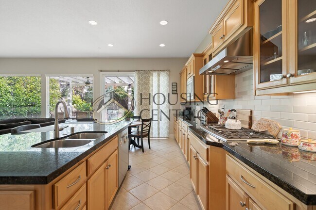 Building Photo - Executive Single Story Rental in Gated Serrano Community!