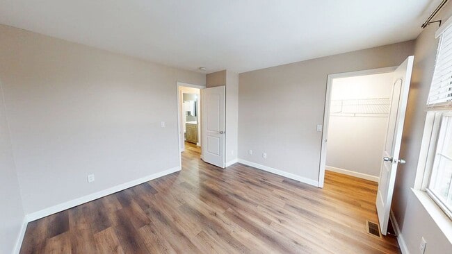 Building Photo - 5078 Stoneybrook Blvd