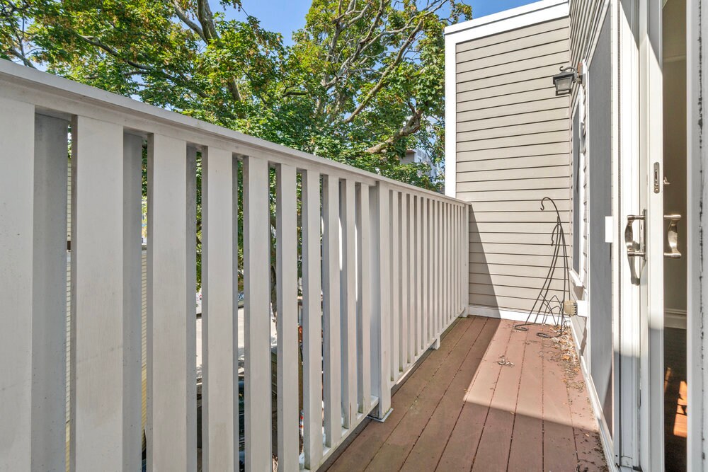 Building Photo - 161 Tudor St