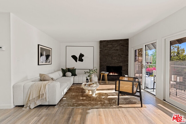 Building Photo - 2753 La Cuesta Dr