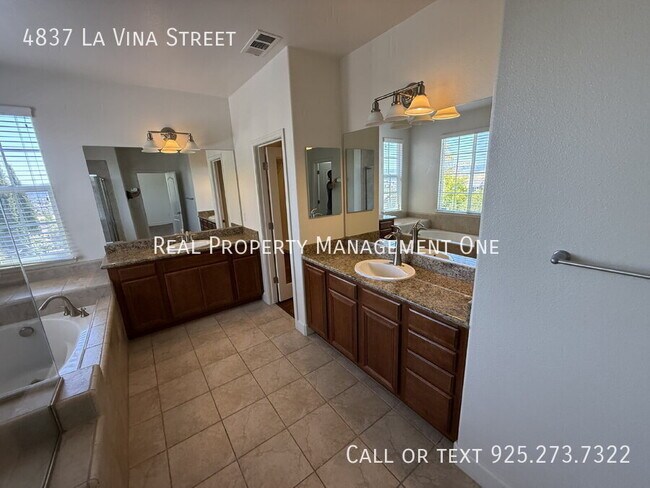 Building Photo - 4837 La Vina St