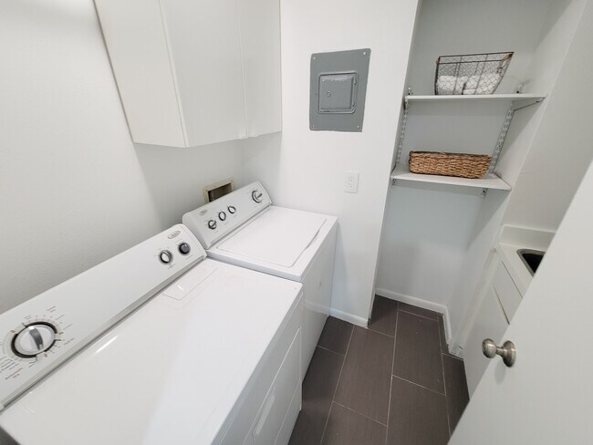 Building Photo - 755 Bering Dr