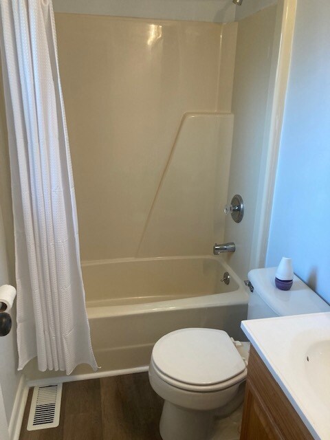 3 Bedroom 2 Full Bath Bungalow Minutes from Downtown Charleston with Charleston Harbor Views - 811 Minnie St