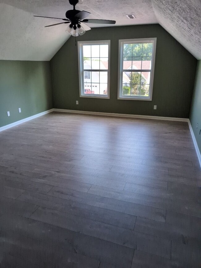 Building Photo - Adorable Ranch with a bonus room and half ...
