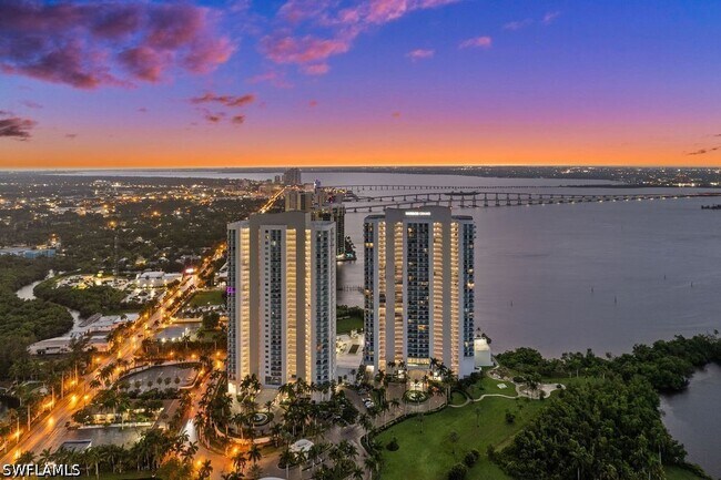 Building Photo - 3000 Oasis Grand Blvd