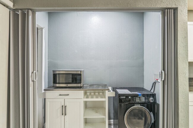 Building Photo - 465 Rio Grande Ln