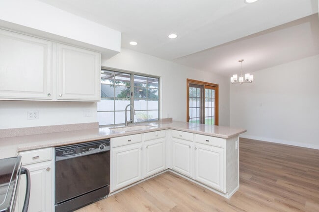 Building Photo - 2607 E Larkspur Dr