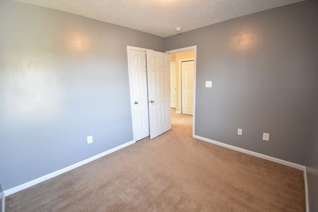 Building Photo - 3 Bedroom and 2.5 Bath Home (No Pets)