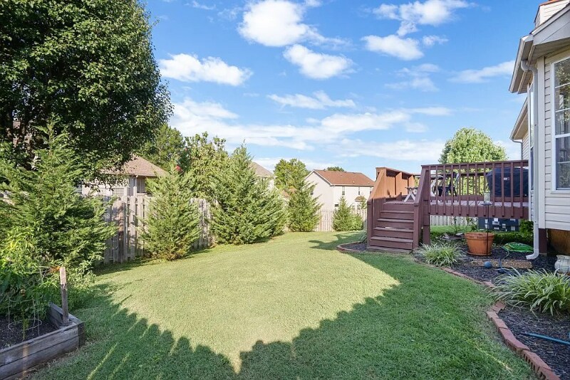 Building Photo - 404 Crestfield Ct