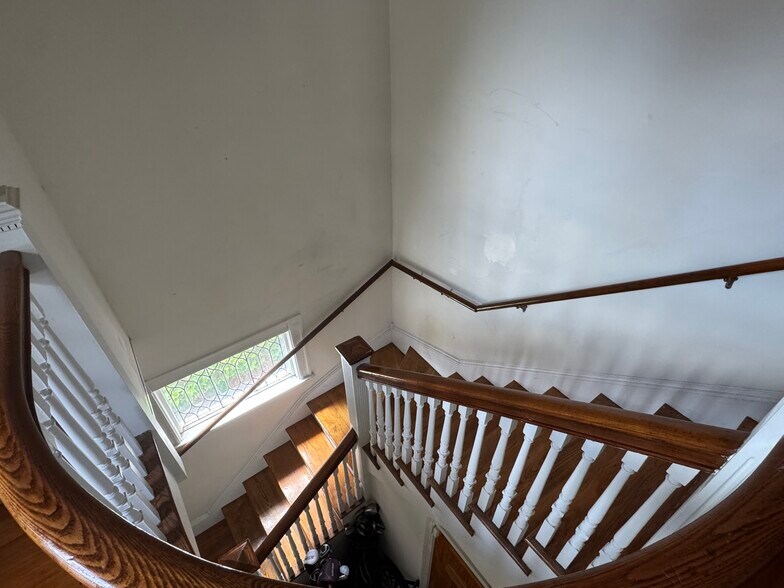 Building Photo - 7 Alcott St