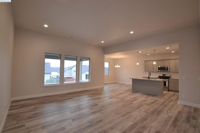 Building Photo - Modern 3 Bed, 2 Bath Pro-Made Rambler in R...