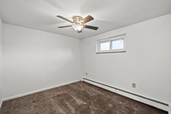 Building Photo - AVAILABLE AUGUST 1ST!! GORGEOUS 3 BEDROOM IN MUNHALL!