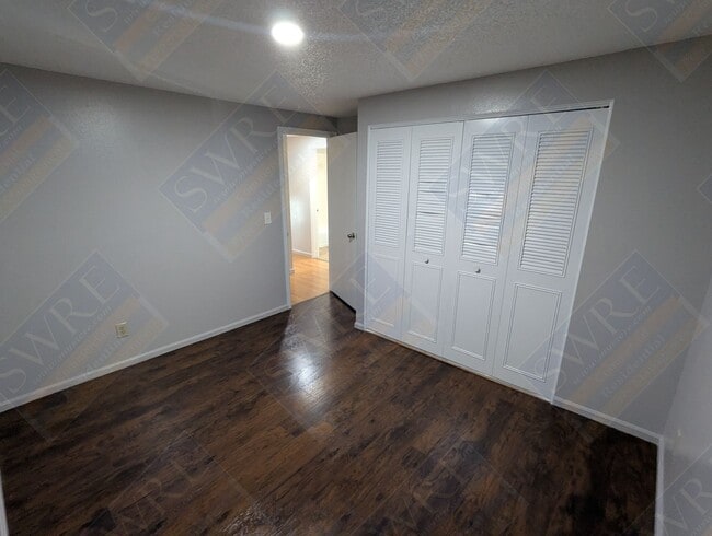 Building Photo - 3107 Scott Dr