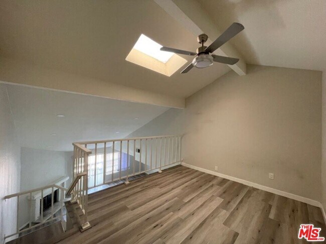 Building Photo - 923 Lotus Cir