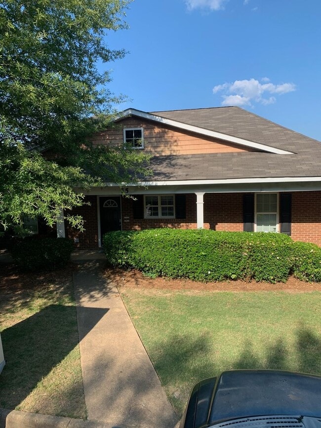 Building Photo - Eagles Landing 4 Bedroom Available for Fall 2026!!