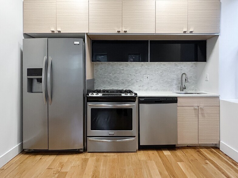 Building Photo - 605 W 137th St
