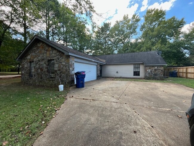 Primary Photo - Renovated 3 Bedroom 2 Bath Home for Rent w...