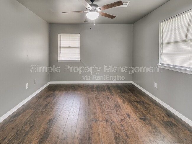 Building Photo - 136 Burton Pl