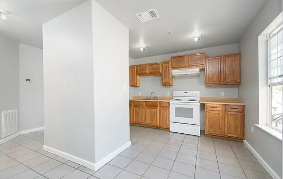Building Photo - 507 Oregon St