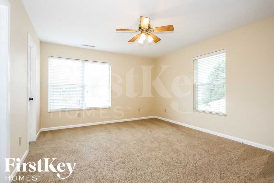 Building Photo - 7228 Village Oaks Dr