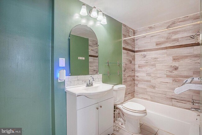 Building Photo - 95 E Wayne Ave