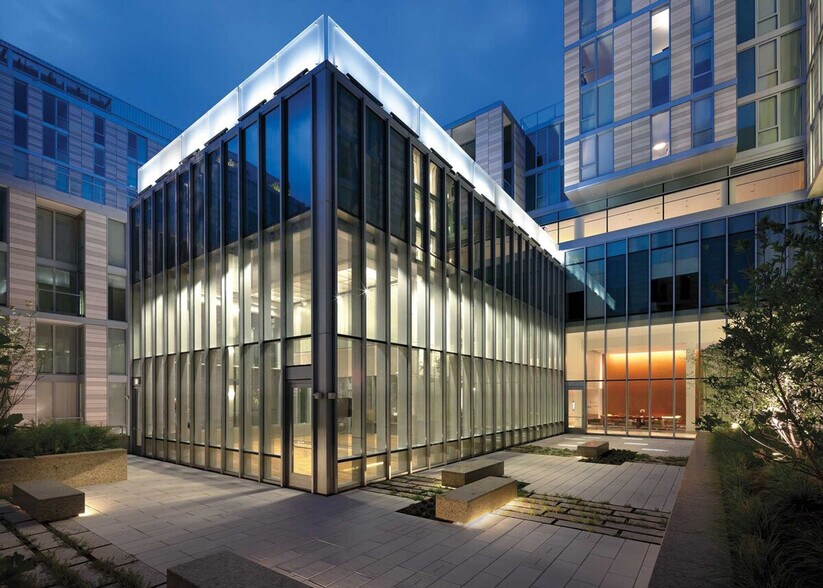 Building Photo - 900 10th St NW