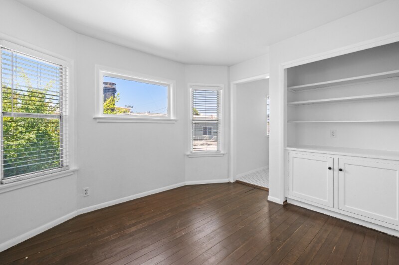 Building Photo - 220 Rose Ave