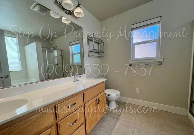 Building Photo - Elegant and Spacious 3-Bedroom Home with Modern Upgrades!