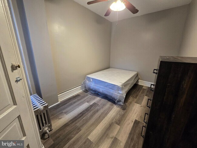 Building Photo - 1315 N 60th St