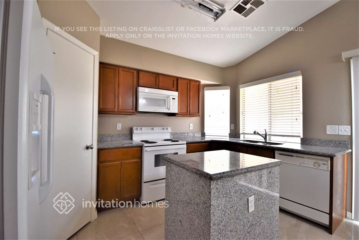 Building Photo - 836 E Morelos St