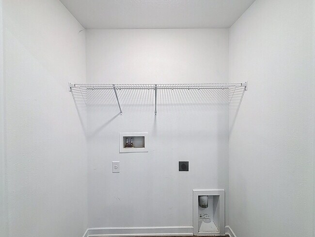 Building Photo - 1270 Ahoy Ave