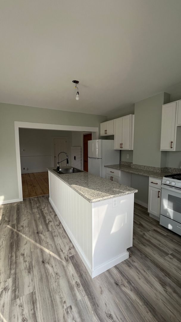 Building Photo - First Floor, Private Entrance & Porch, wit...